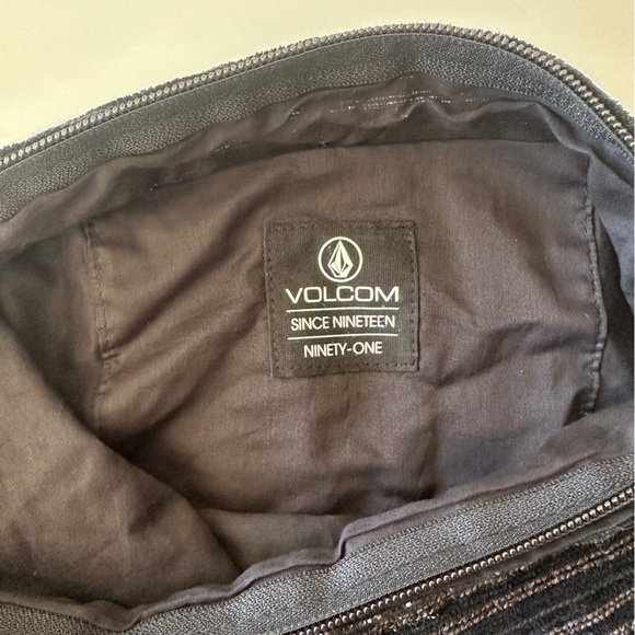 NWT Volcom Black Sequin Crochet Clutch Purse - Picture 7 of 7